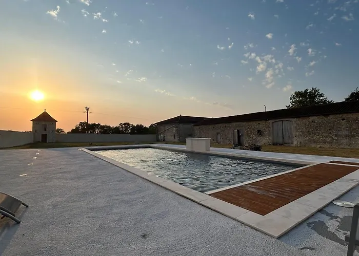 Logis Poussard Pensión Arthenac